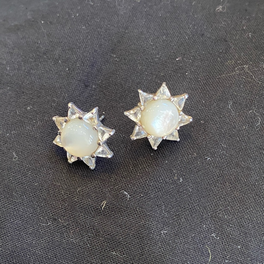 ANZIE stud earrings